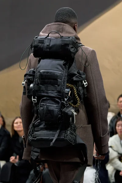 Look 19